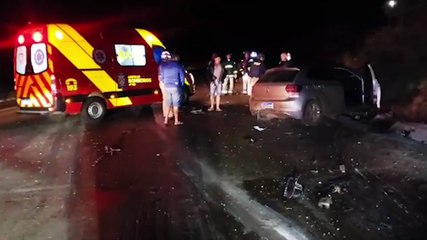 Motorista abandona criança ferida em veículo após colidir frontalmente com caminhão na BR-163