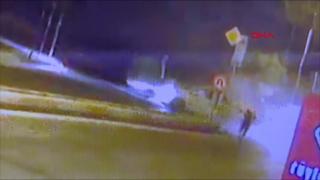 Sancaktepe'de 'dur' ihtarına uymadı polis aracına çarpıp kaçtı