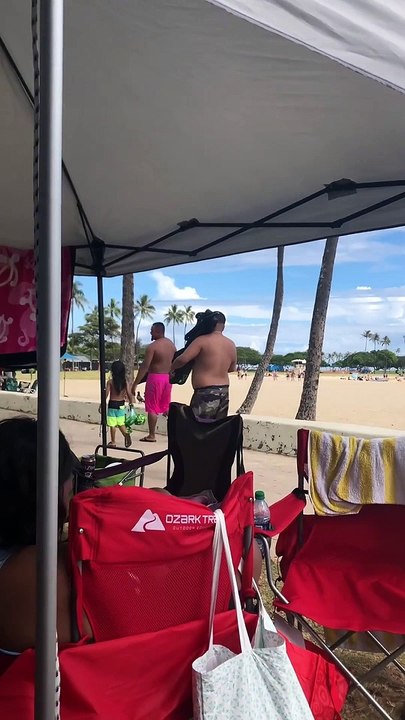 Sidewalk Dance Box Invites Pedestrians to Party