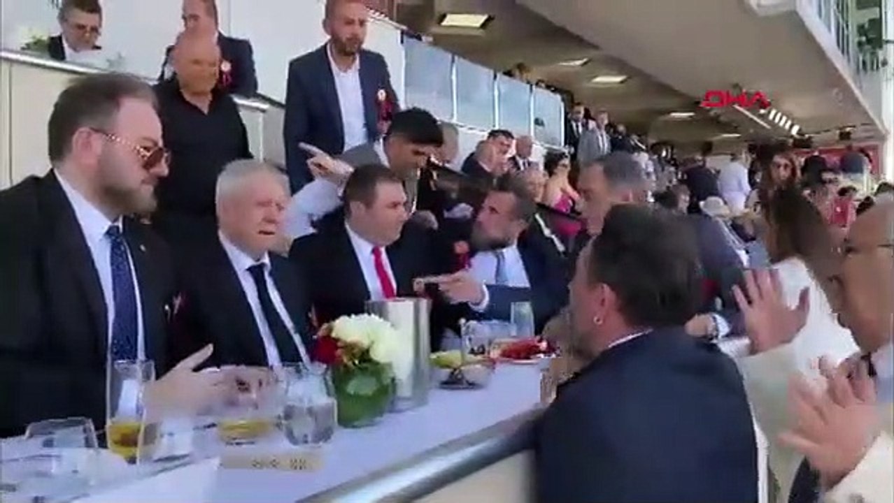 Fenerbahçe taraftarından Aziz Yıldırım tezahüratı!