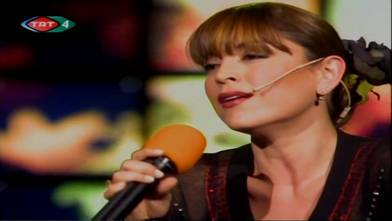 Aşkın Nur Yengi / Vurgun yemiş misali gönlüm tutuldu aşka