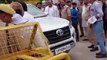 Agra Rajnath sabha: गाड़ी रोकने पर भाजपा सांसद ने इंस्पेक्टर को हड़काया, पूछा कौन से पार्टी के हो, जवाब मिला यूपी पुलिस का