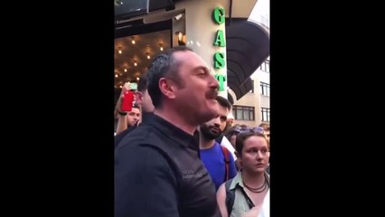 İstanbul Emniyet Müdür Yardımcısı Hanife Zengin ile LGBT'liler arasında gerginlik: O parmağını indir