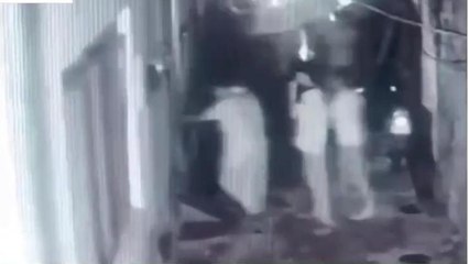 कैमरे में कैद हुए "लठैत", घर में घुसकर बरपाया कहर