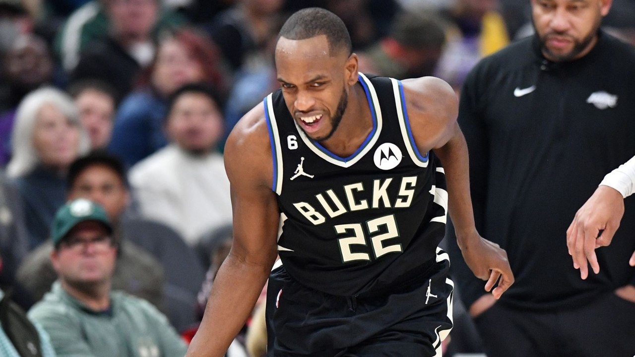 Should The Bucks Resign Khris Middleton?