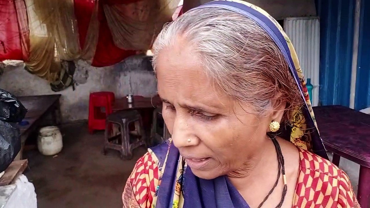 तोड़फोड़ से दुकानदार ही नहीं विद्यार्थी भी हुए...