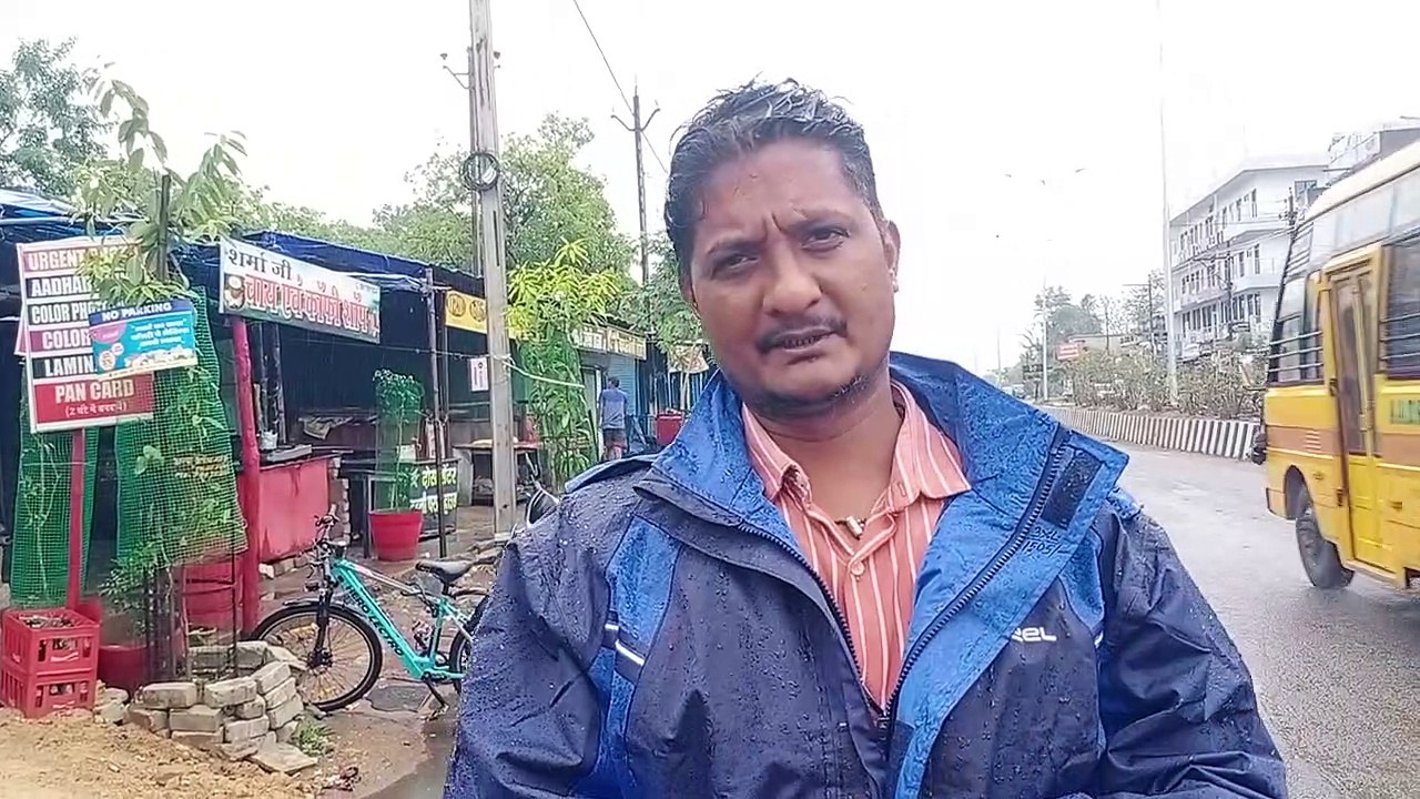 तोड़फोड़ से दुकानदार ही नहीं विद्यार्थी भी हुए...