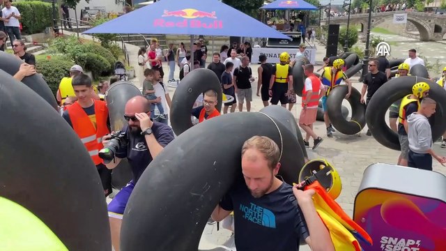 PRİZREN - Kosova'da kamyon ve traktör şambrelleri ile rafting yarışması düzenlendi