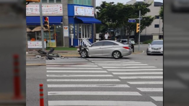 인천 교차로에서 차량 2대 추돌사고...2명 병원 이송 / YTN