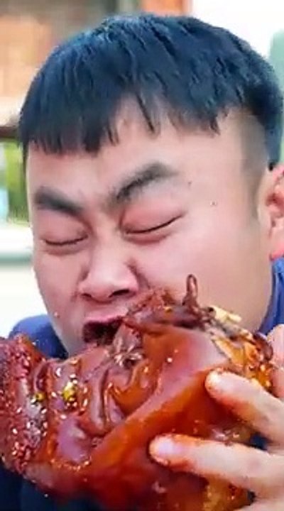 mukbang___malatang___Kebab___bread_crab___funny_mukbang___fatsongsong_and_thinermao___tzuyang(240p)
