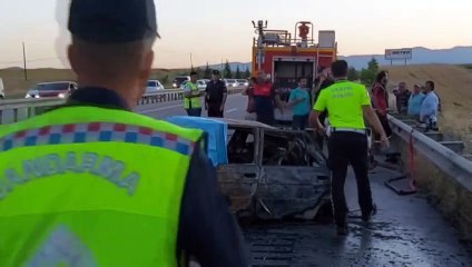 Après un accident de la circulation à Amasya, un incendie s'est déclaré dans la voiture, 3 personnes brûlées vives