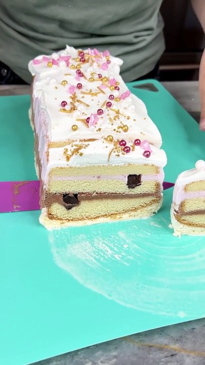 Easy ice cream cake is so good