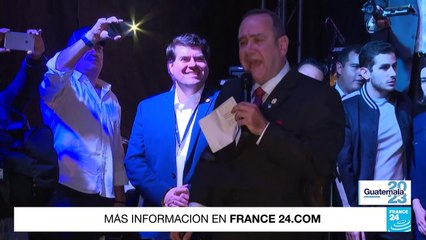 Alejandro Giammattei, acusado de malos manejos y reprobado por el 75% de la población