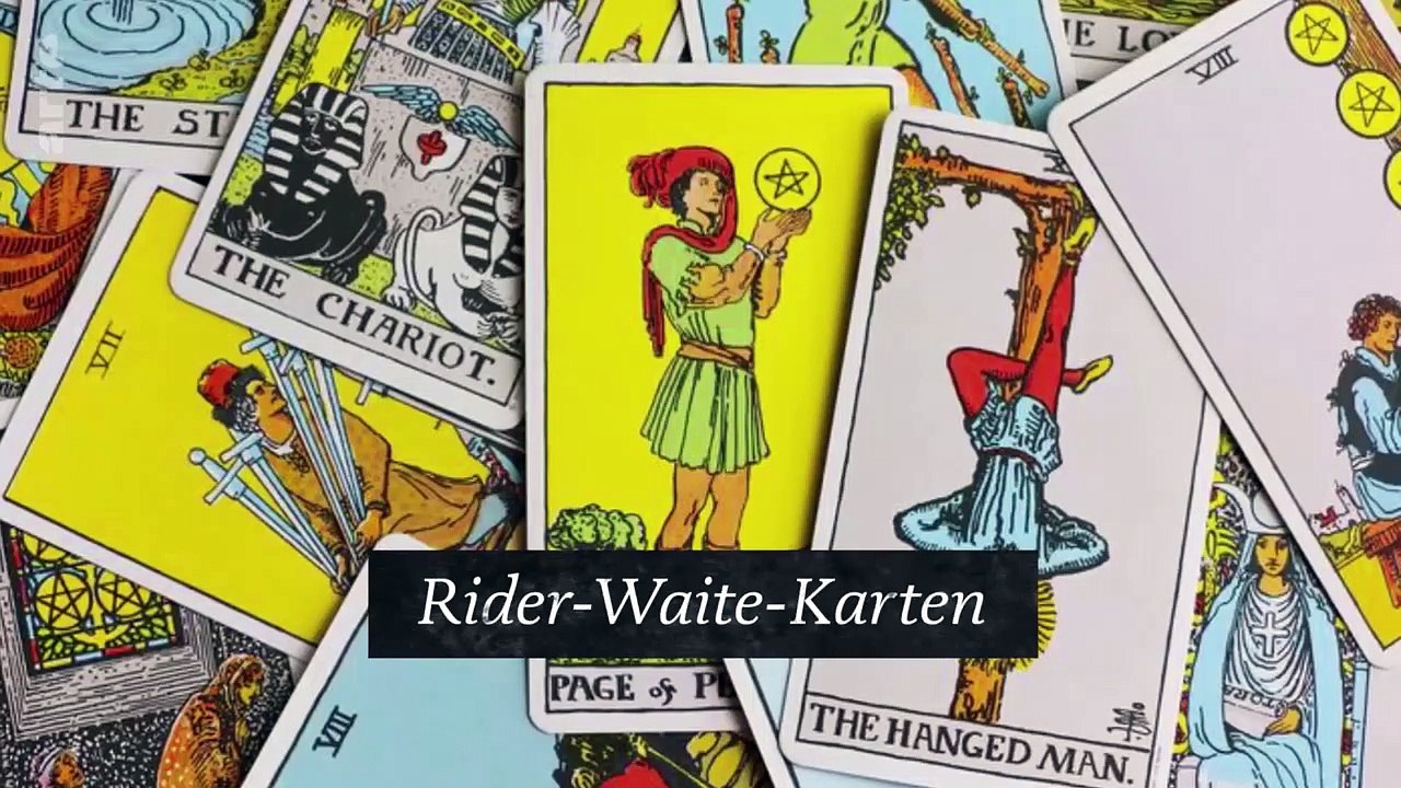 Die frau hinter den tarotkarten