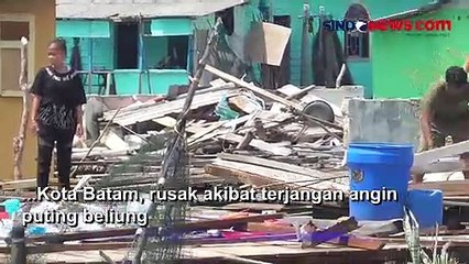 Descargar video: 83 Rumah Warga di Batam Rusak Diterjang Angin Puting Beliung