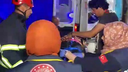 Aksaray’da otomobil takla atıp duvara çarptı: 2 yaralı