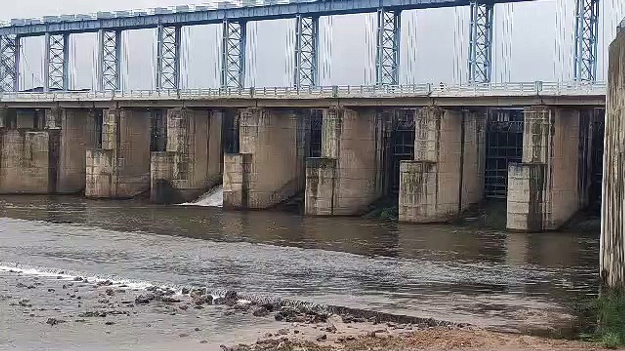 भैंसाझार बैराज से नदी में छोड़ा गया 53 क्यूमेक पानी, खुड़िया 52, खूंटाघाट 74 और घाेंघा जलाशय में 46 फीसदी जल भराव