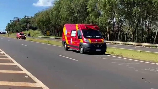 Colisão seguida de capotamento deixa 4 feridos na BR-376 em Apucarana