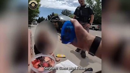 Police officers helps little girl he found alone and barefoot