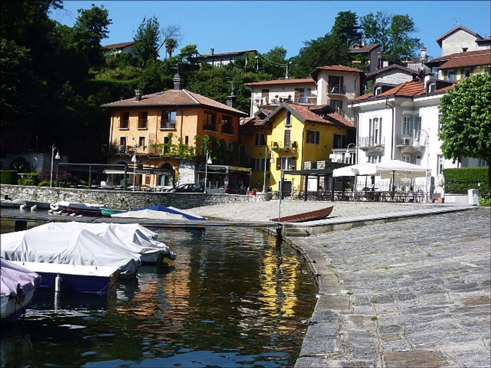 Façades italiennes - Musique : La partida (valse traditionnelle vénézuélienne) - Eric : guitares, mandolines.