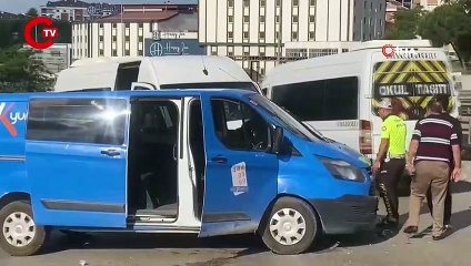 İşçi servisi ile kargo midibüsü çarpıştı: 4 yaralı