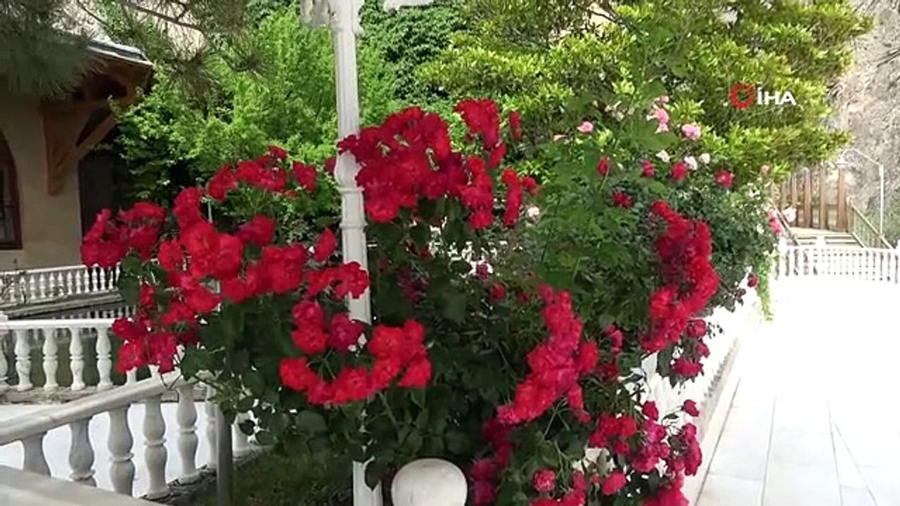 Somuncu Baba Türbesi ile birleşen Tohma Kanyonu görsel bir şölen sunuyor