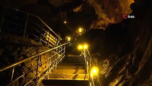 UNESCO Kültür Mirası listesindeki mağara, Soğan sarkıtlarıyla dikkat çekiyor