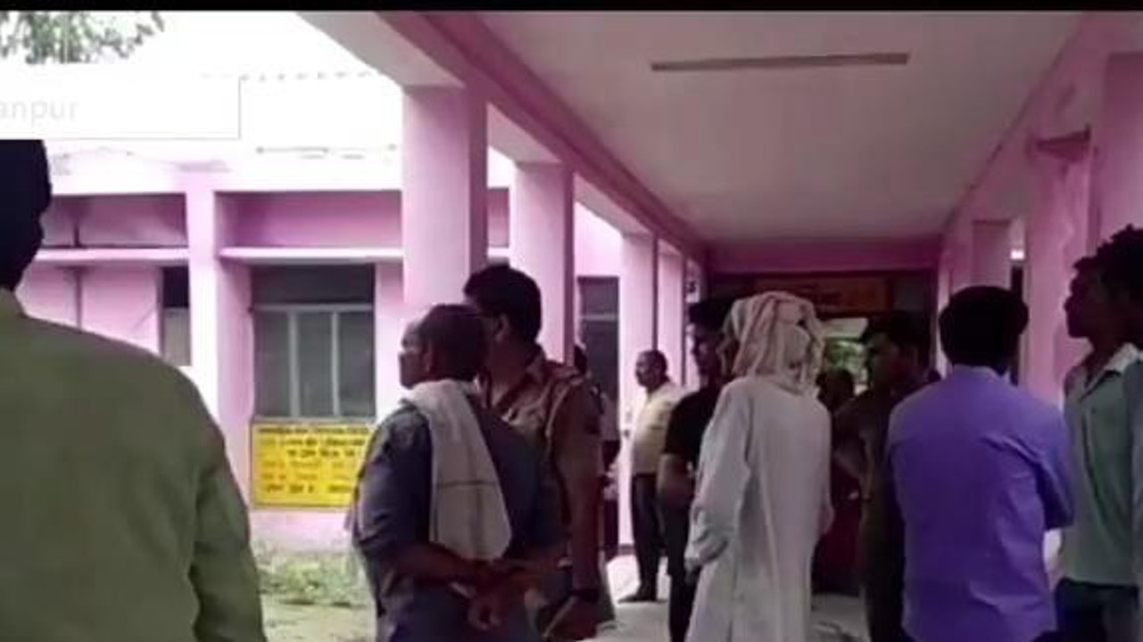 सड़क हादसे में पिता और पुत्र की दर्दनाक मौत, सड़क पर खून ही खून
