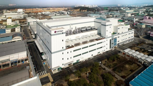 [기업] LG화학 배터리 수명 늘어난 차세대 양극재 양산 / YTN