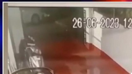 जबलपुर: हिस्ट्रीशीटर बदमाश के गुर्गों ने अधिवक्ता के ऑफिस में फेंके बम, CCTV में कैद घटना