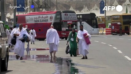 الحجاج يتدفقون على منى عشية الوقوف على عرفات