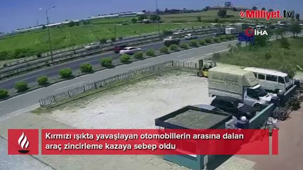 Kırmızı ışıkta yavaşlayan otomobillerin arasına daldı