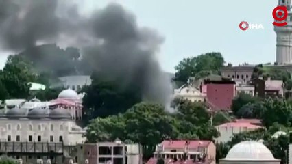 Fatih'te 3 katlı ahşap binada yangın