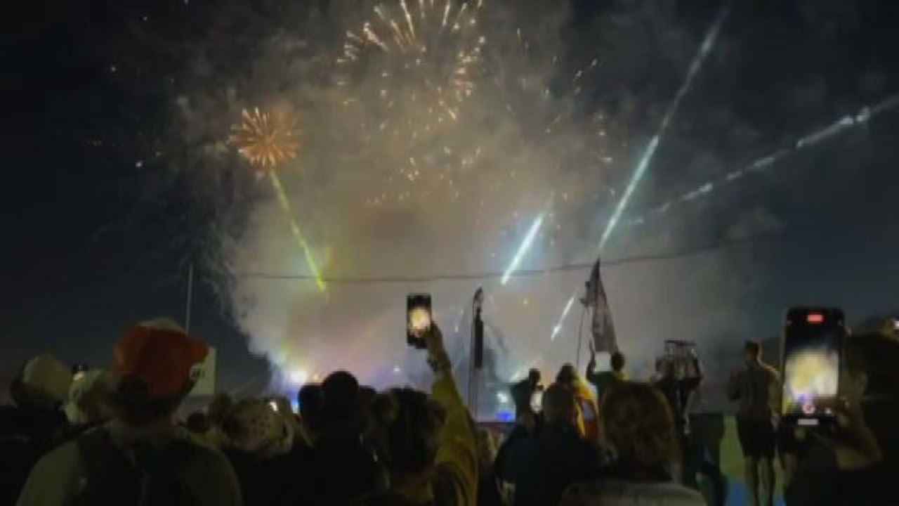 Fan in delirio per il concerto d'addio di Elton...
