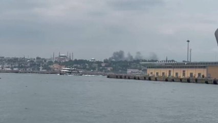 İstanbul'da depo yangını... Birçok noktadan görüldü