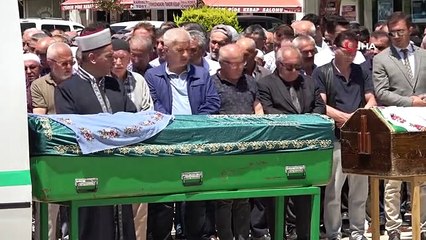 Düğüne giderken feci kazada can veren çift son yolculuğuna uğurlandı