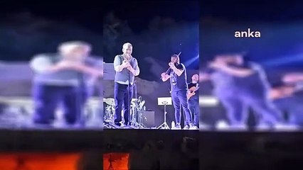 L'artiste Ege a donné un concert à Ürgüp Fairy Chimneys Perili Ozanlar Valley