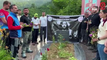 Kazım Koyuncu için Karçal Zirvesi'ne tırmanış: Zirveden topladıkları çiçekleri mezarına getirdiler