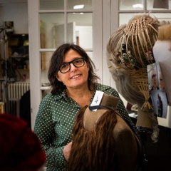 Guilaine est créatrice de perruques pour le cinéma et le spectacle vivant