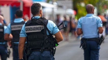 90' Enquêtes - Pompiers et gendarmes : leur été chaud sur les plages de Méditerranée