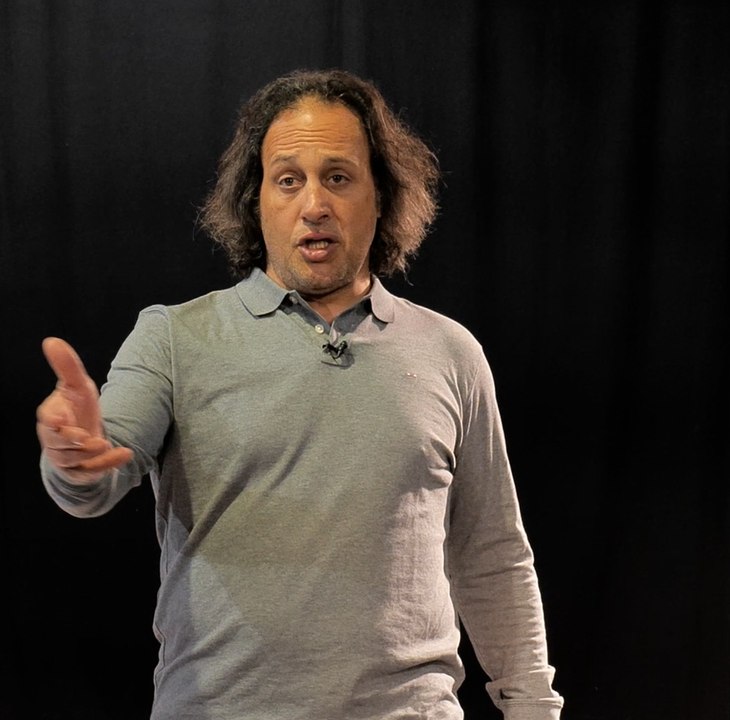 Omar Hasan, ancien rugbyman international argentin, est devenu artiste lyrique