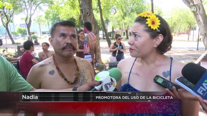 Ruedan desnudos para ser vistos y promover las movilidad no motorizada