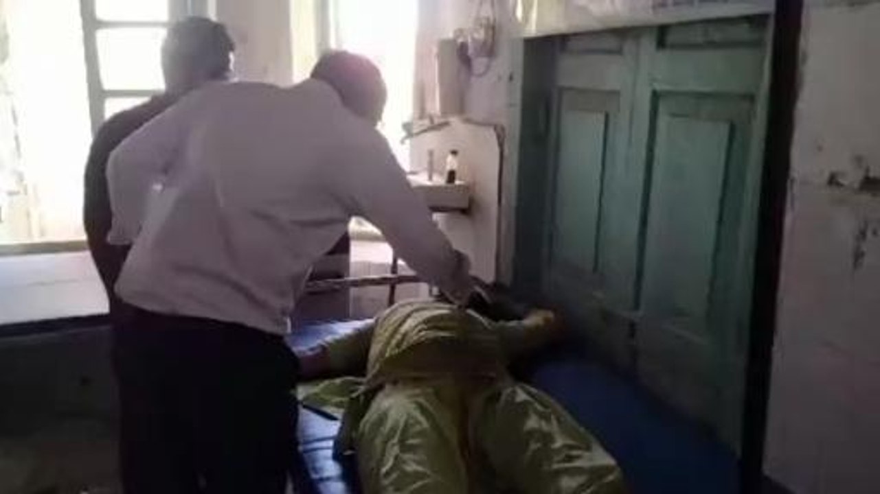 सीतामढ़ी: अनियंत्रित बाइक से गिरकर महिला की हुई दर्दनाक मौत, देखें वीडियो