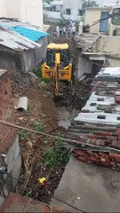 बारिश से घरों में घुसा पानी, जेसीबी से पानी निकासी की व्यवस्था