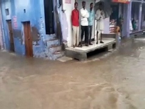 video: जमकर बरसे मेघ, लोगों को उमस से मिली राहत