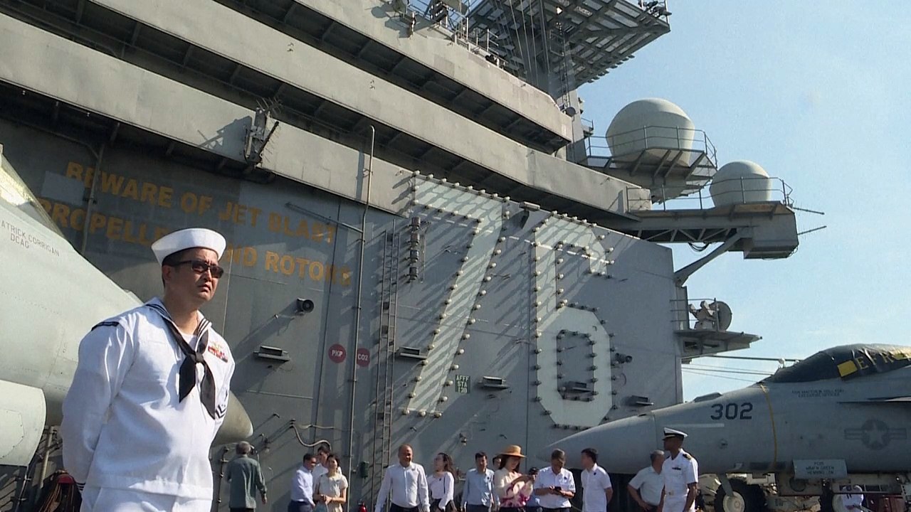 USS Ronald Reagan aircraft carrier conducts por...