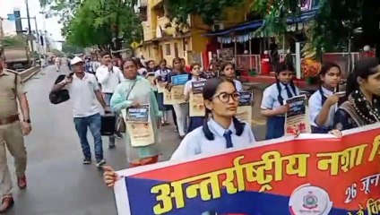 Students made a human chain