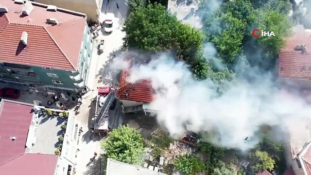 Incendie de toit effrayé à Pınarhisar