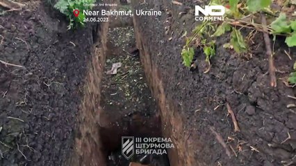 Ucraina, videocamera dell'elmetto mostra uno scontro a fuoco nelle trincee vicino a Bakhmut
