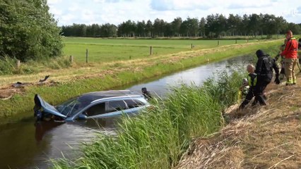 Automobiliste te water op A28 tussen Lichtmis en Staphorst